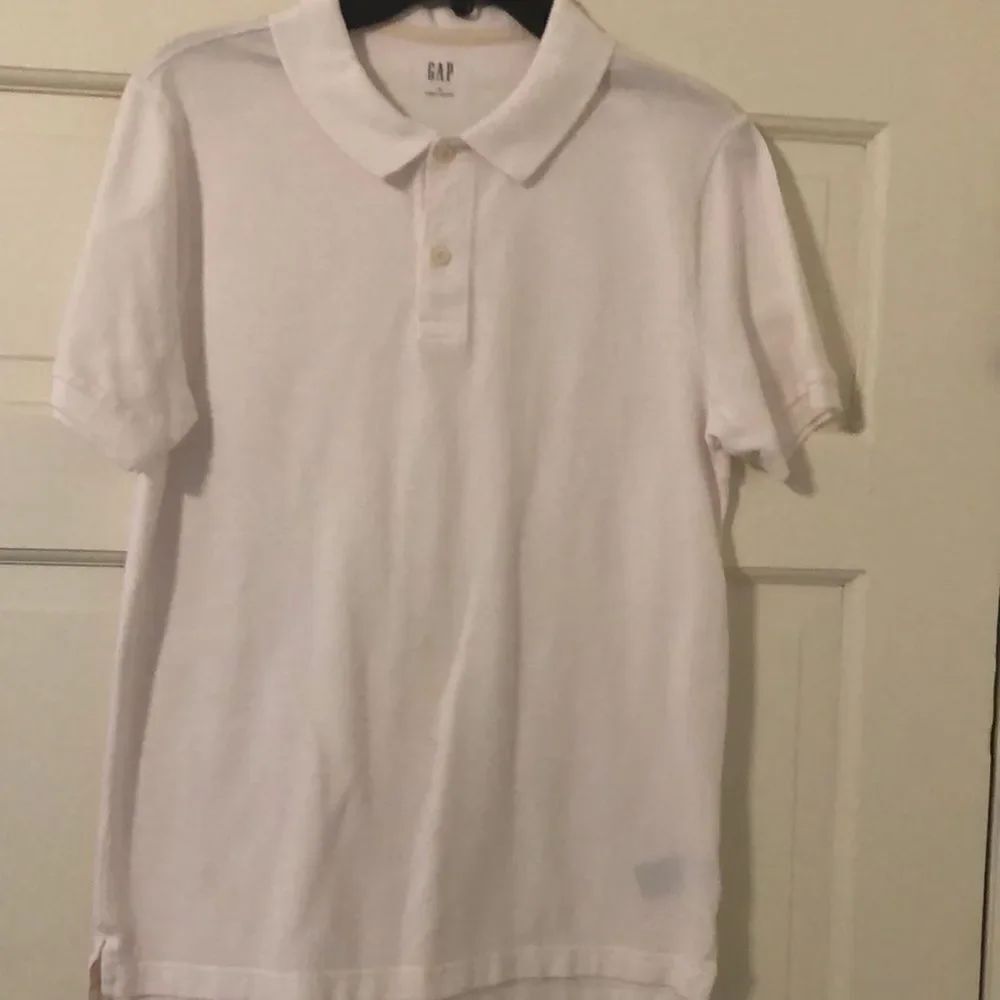 GAP like new short sleeved collared shirt size medium